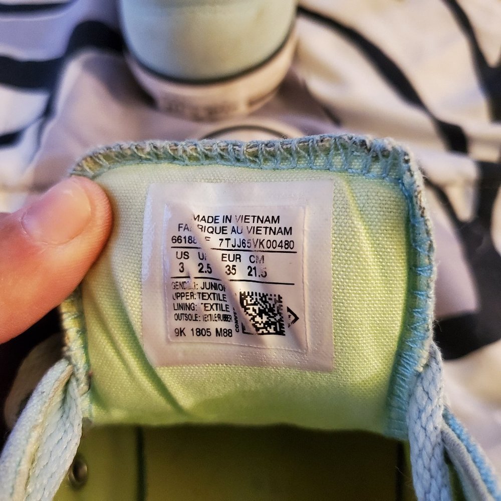 Converse Lowtops - Picture 4 of 5